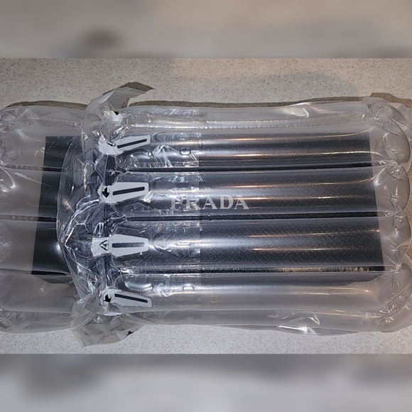 Prada 4021 Black Aviator Sunglasses w/ Case & Card NWT - Picture 13 of 15